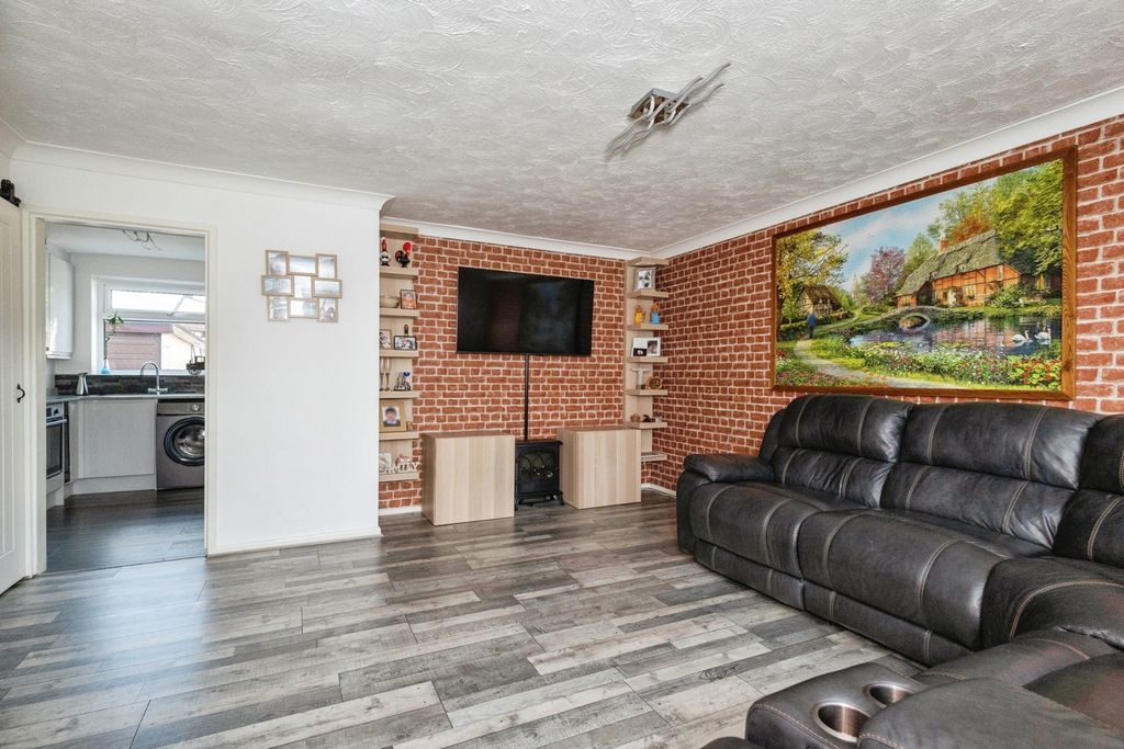 Property photo 3 of 17 Photo