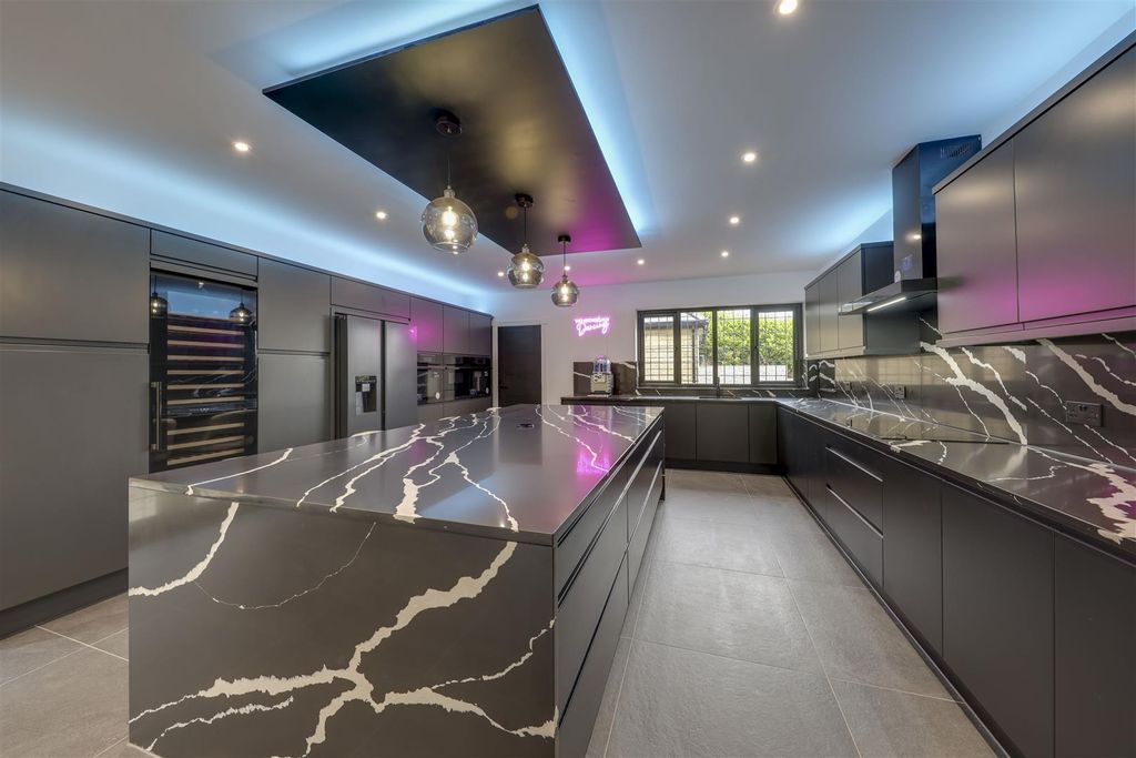 Property photo 2 of 58 Breakfast Kitchen