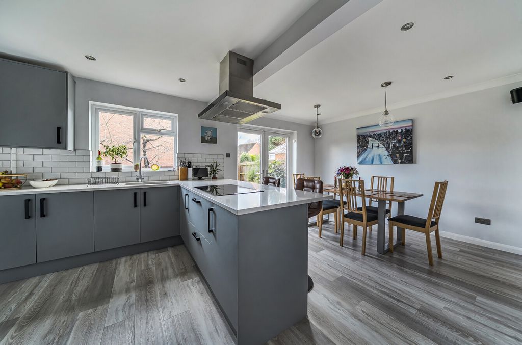 Property photo 2 of 19 1396054-3-696A5c3...