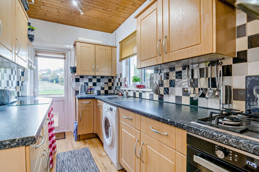 Property photo 3 of 20