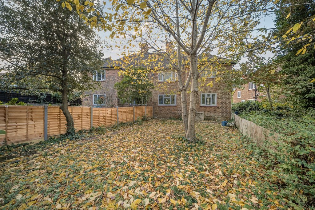 Property photo 2 of 21 Garden