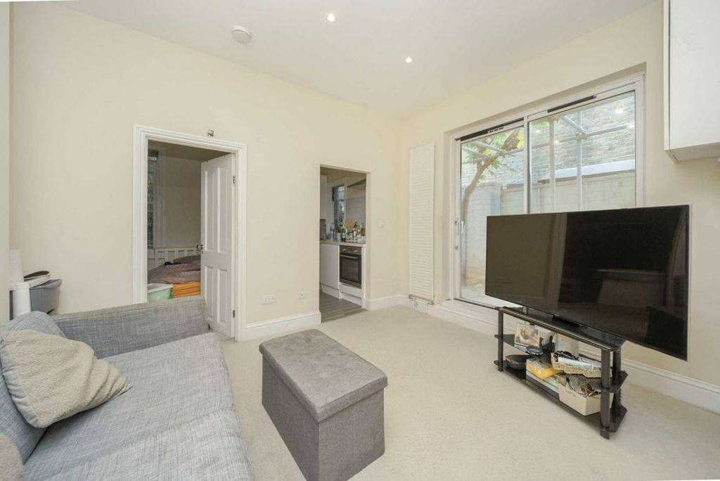Property photo 2 of 7