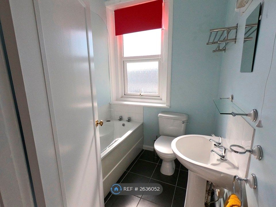Property photo 2 of 11 Bathroom