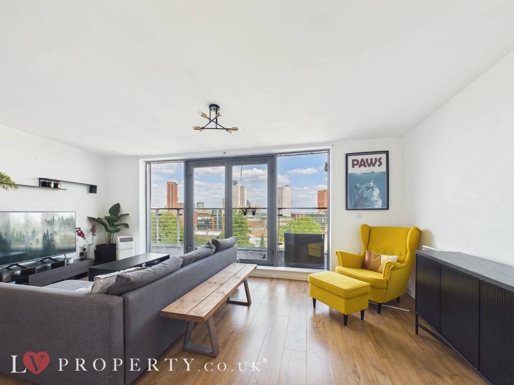 Property photo 3 of 14 Giraffe360-Still008
