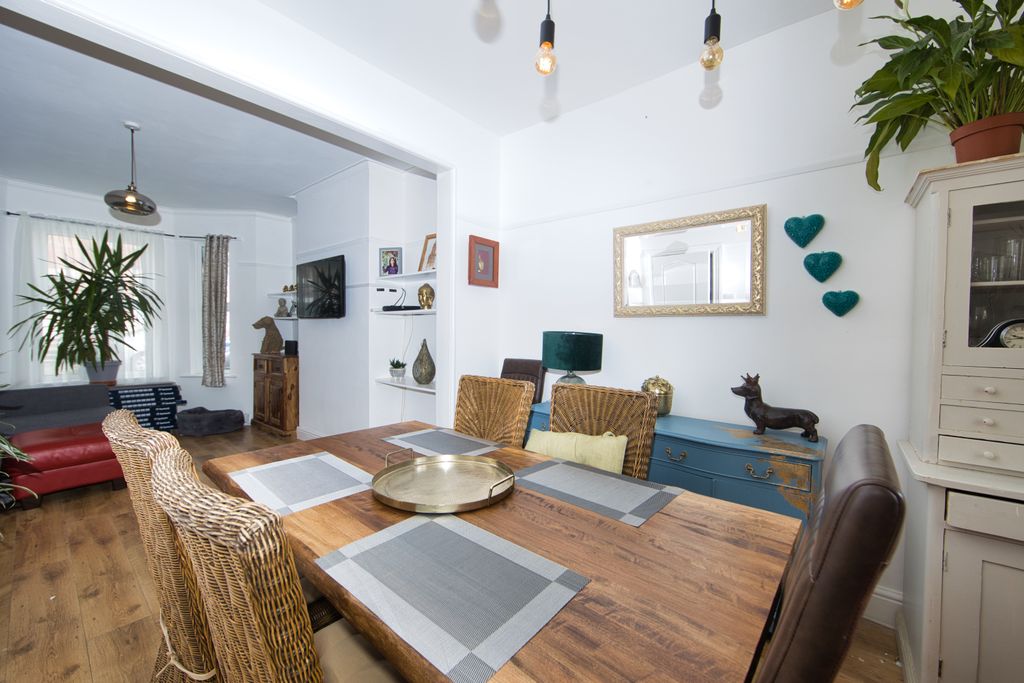 Property photo 3 of 11 Picture 3