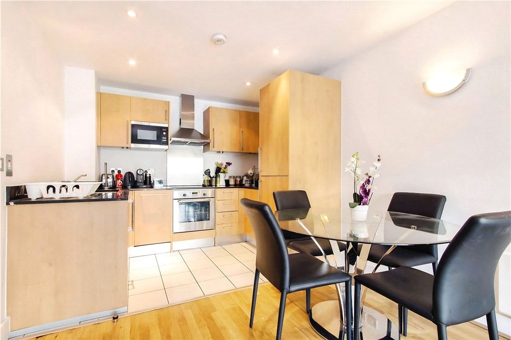 Property photo 3 of 6 Kitchen/Reception