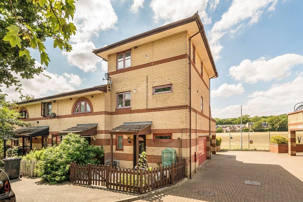 Property photo 3 of 12