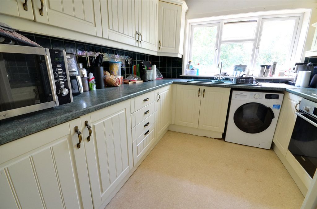 Property photo 2 of 11 Kitchen