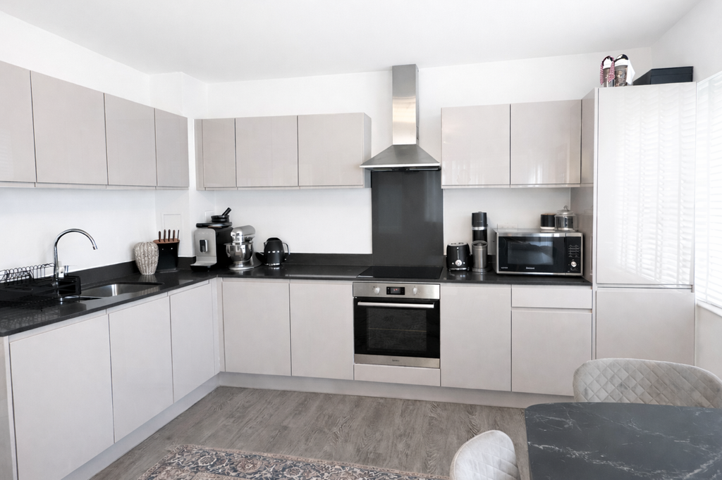 Property photo 1 of 10 Kitchen 2