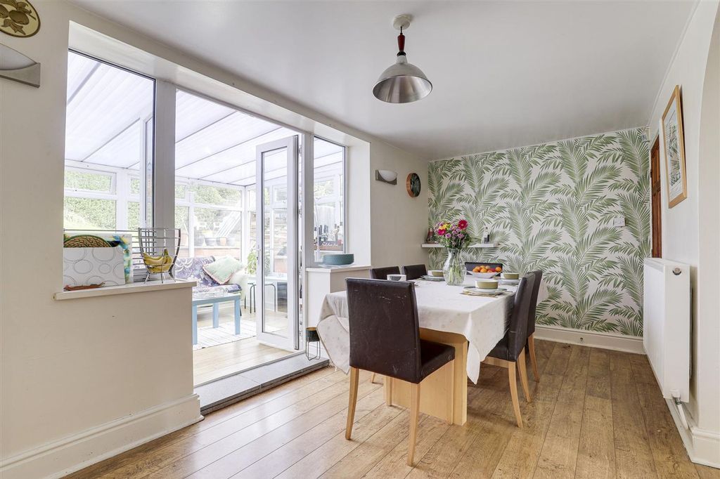 Property photo 3 of 36