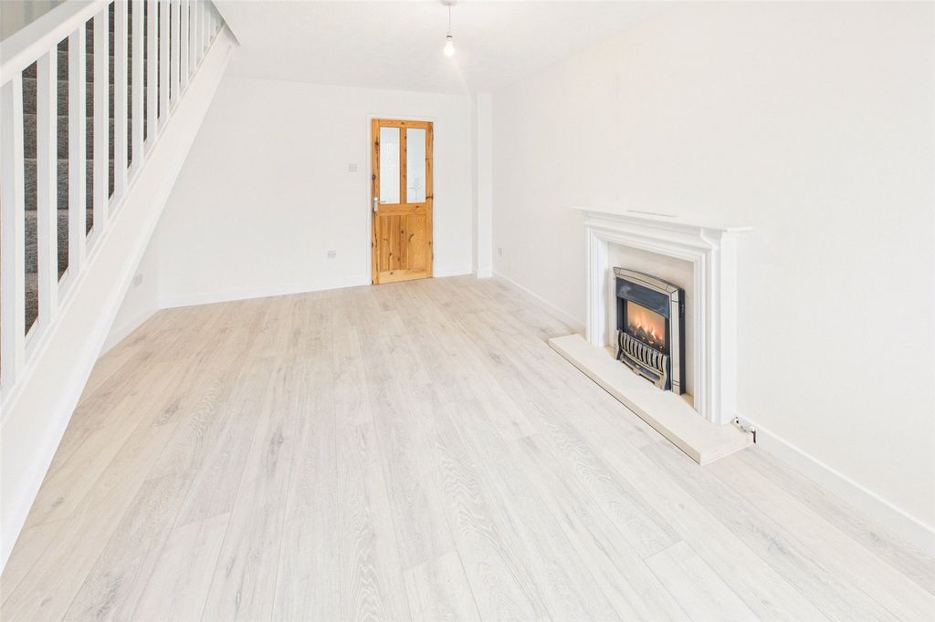 Property photo 2 of 15 Picture No. 12