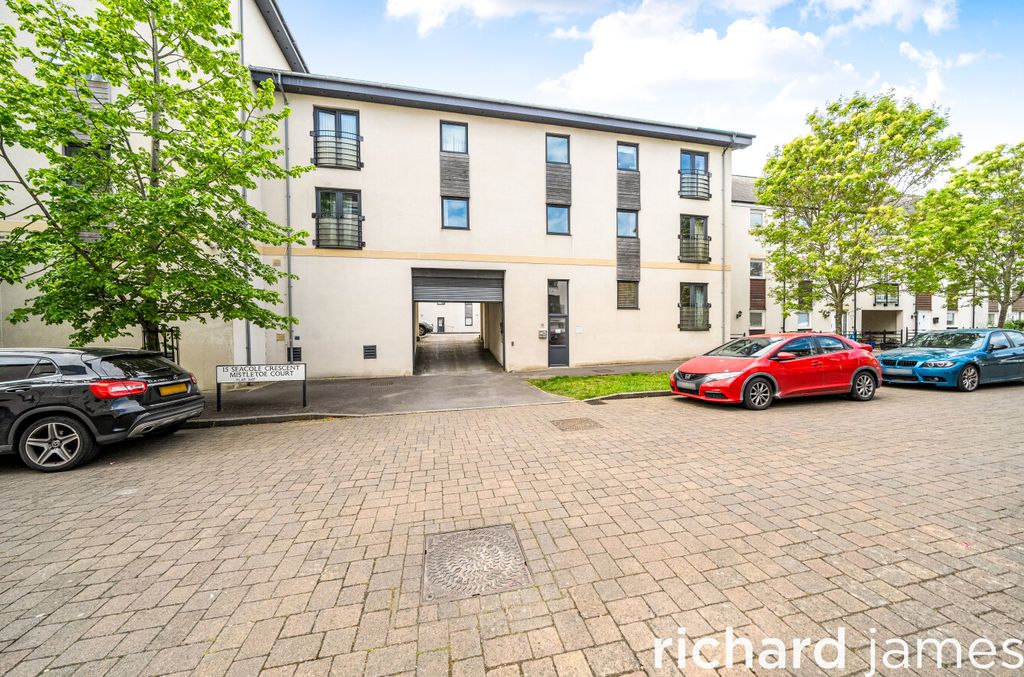 Property photo 1 of 12 F307274A46Bc42738E0c4Cb1B69F3d2c