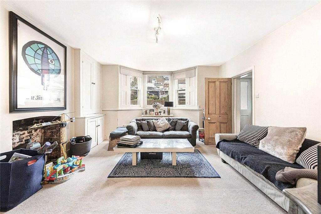 Property photo 1 of 12 Living Room