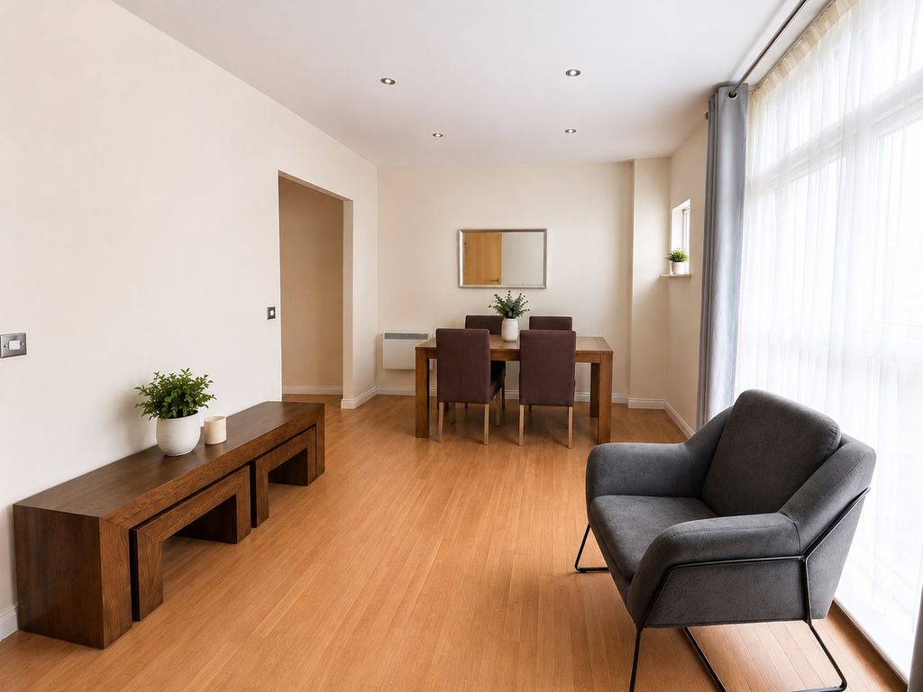 Property photo 1 of 11 Lounge