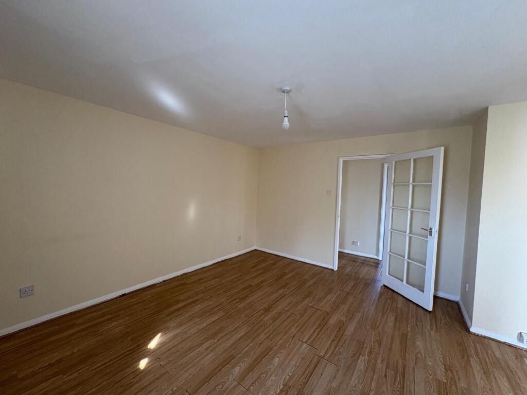 Property photo 3 of 8 Gallery