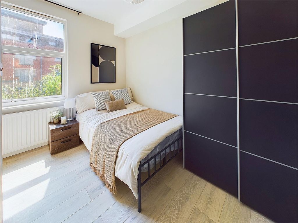 Property photo 2 of 10 Cam03736G0-Pr0017-Still018.Jpg