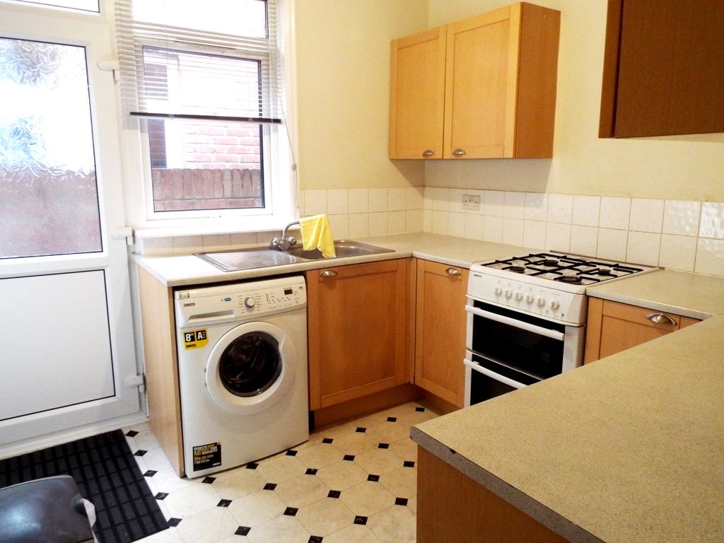 Property photo 3 of 8 Kitchn