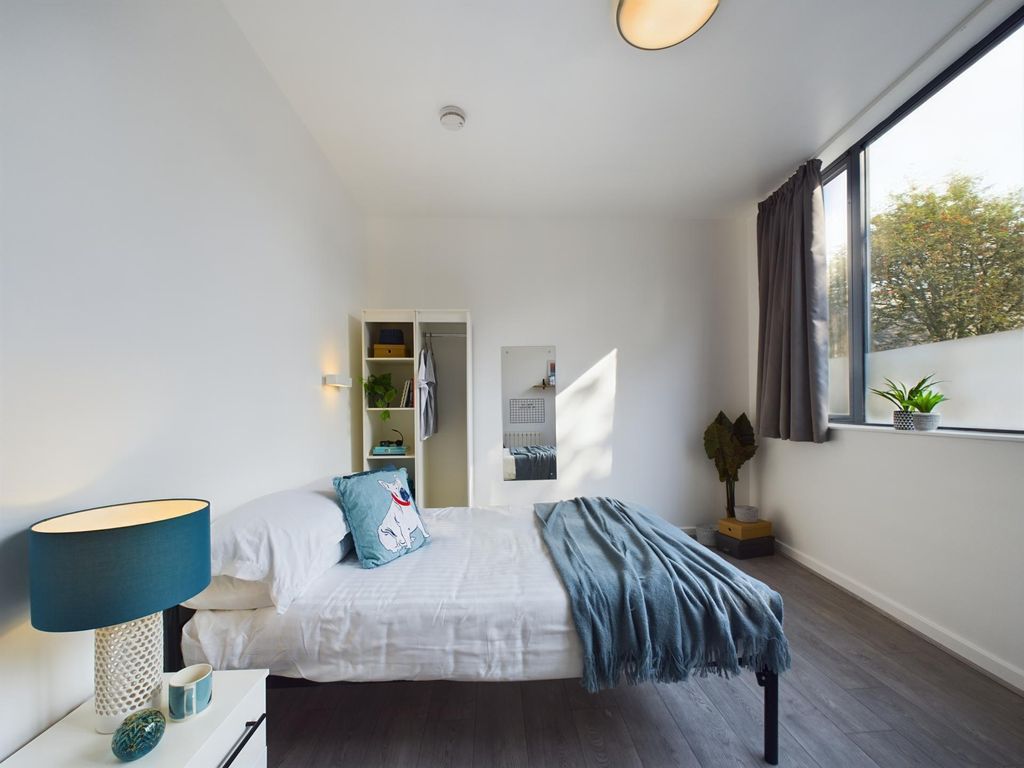 Property photo 1 of 22 Bright, Neatly Presented Bedroom With A Double Bed...