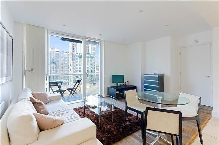 Property photo 1 of 9 Times Square (Main)