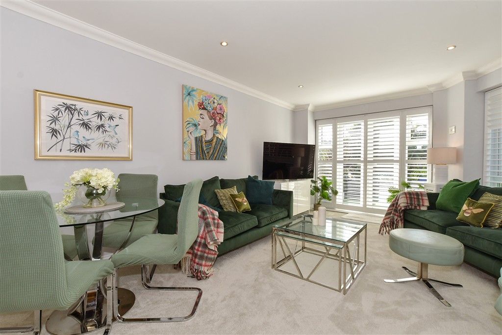 Property photo 3 of 12 Lounge/Dining Room