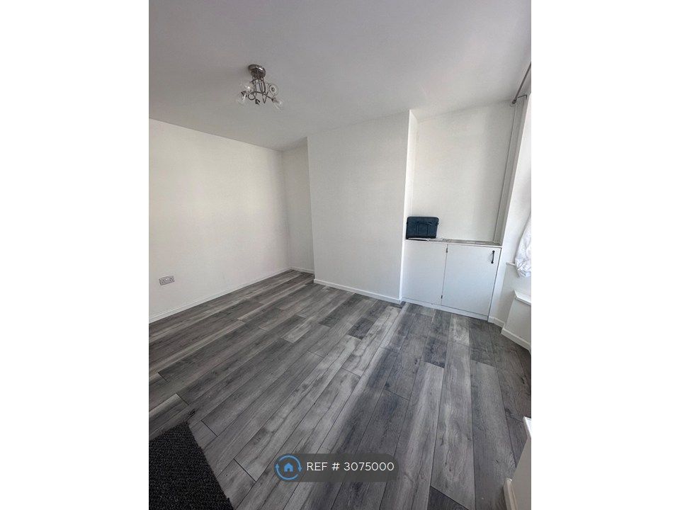 Property photo 3 of 35
