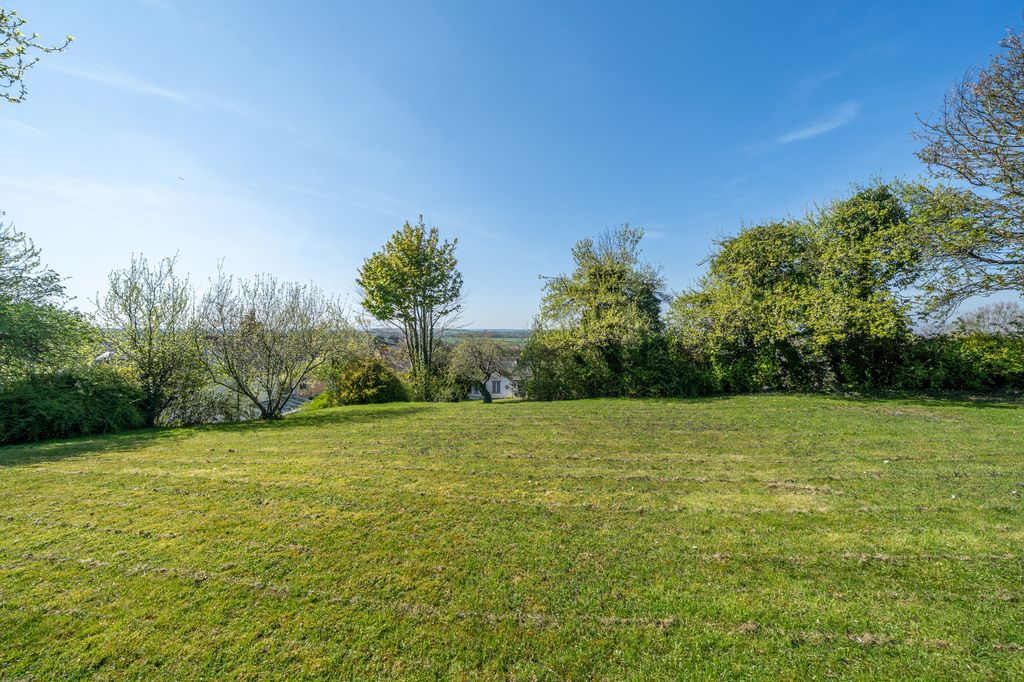 Property photo 3 of 27