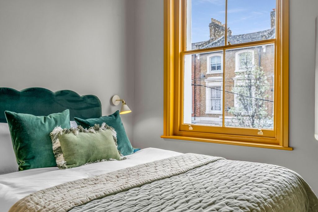 Property photo 1 of 27 Bedroom