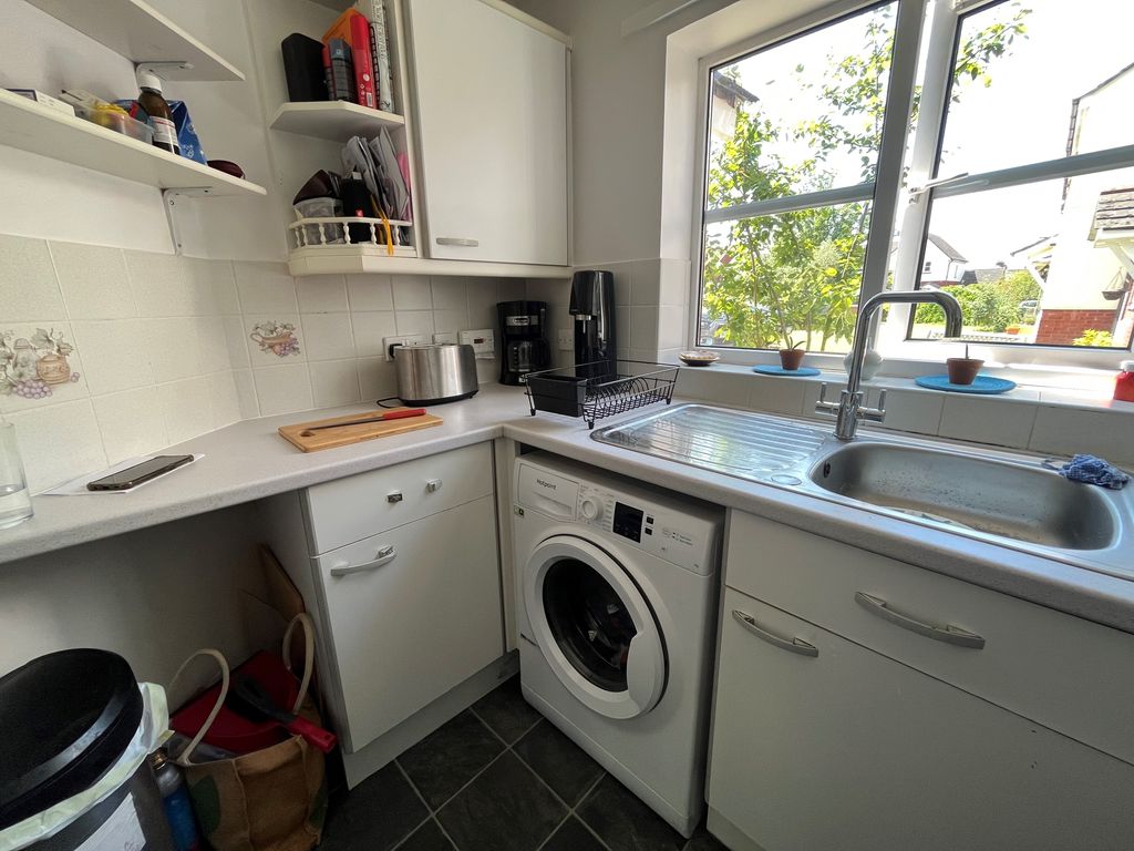 Property photo 3 of 12 Kitchen
