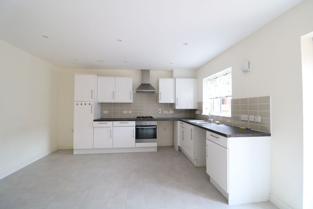 Property photo 3 of 13 Kitchen