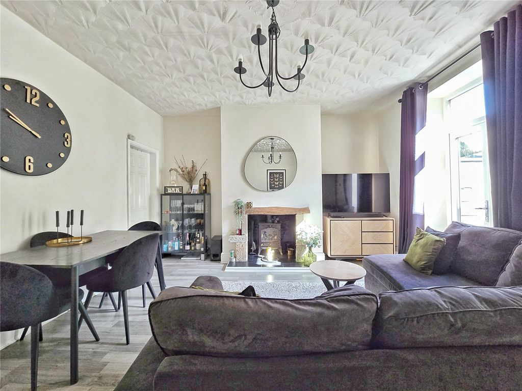 Property photo 2 of 27 Living Room