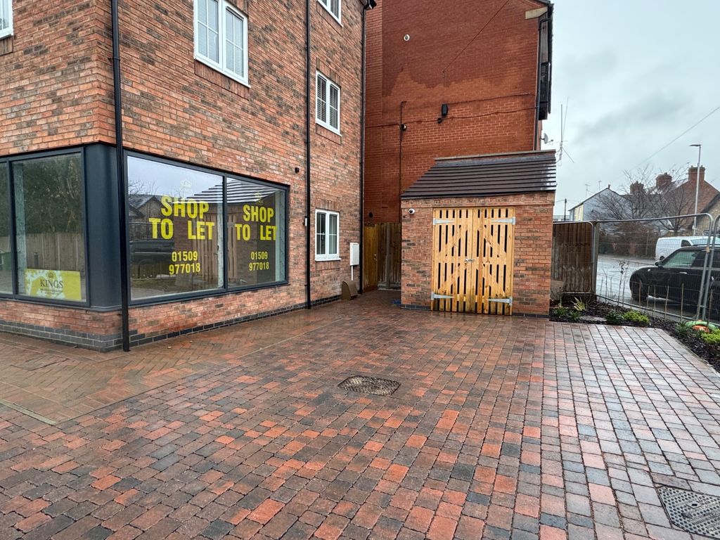 Property photo 3 of 7 Parking