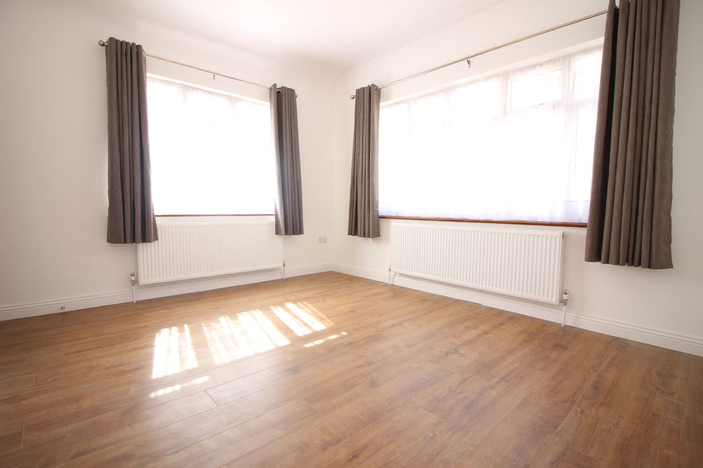 Property photo 2 of 13 9 Bovingdon Avenue (