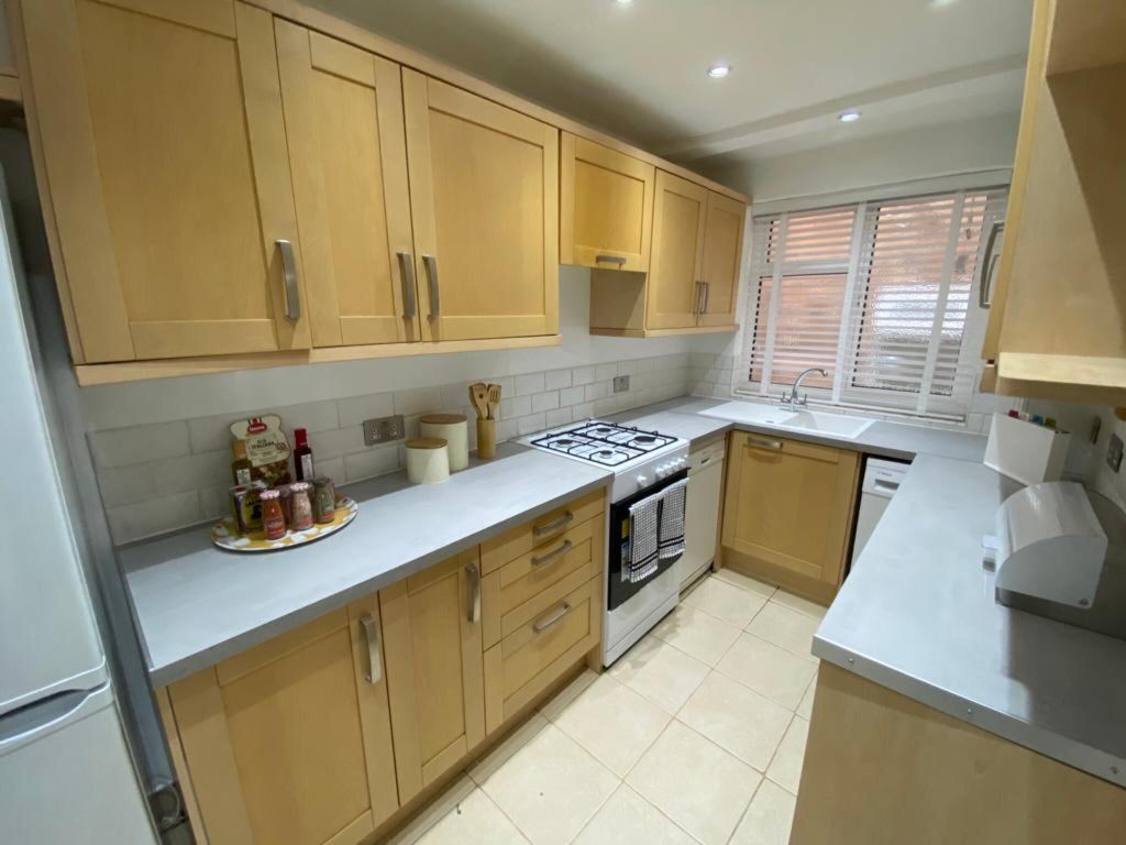 Property photo 2 of 10 Kitchen