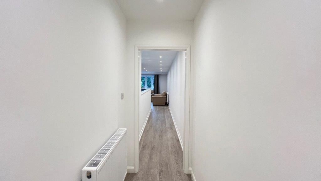 Property photo 3 of 40 Bright, Clean Corridor With Modern Flooring...