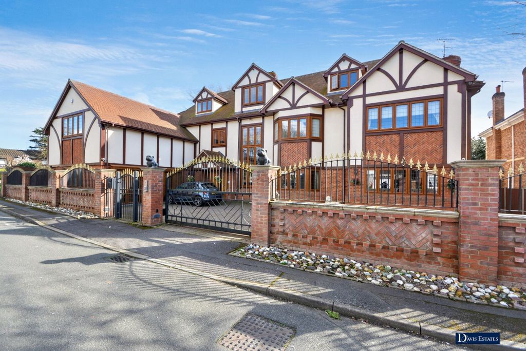 Property photo 1 of 40