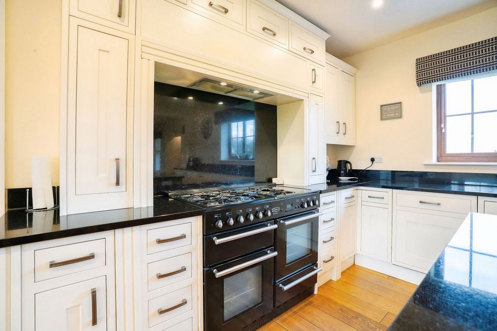 Property photo 2 of 84