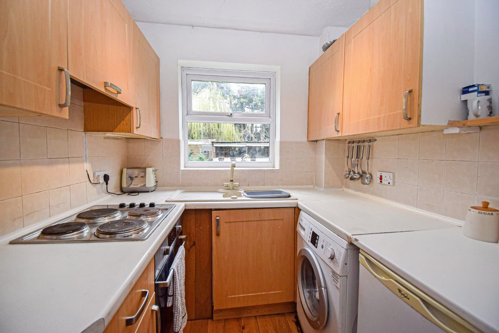 Property photo 3 of 10 Kitchen