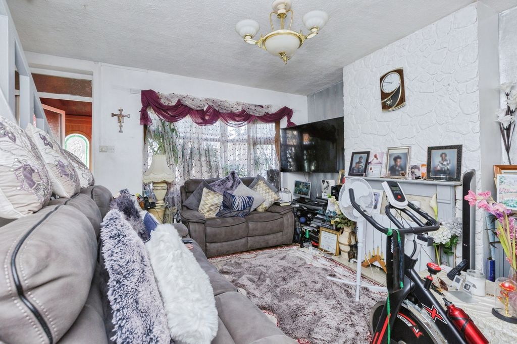Property photo 2 of 17 Photo