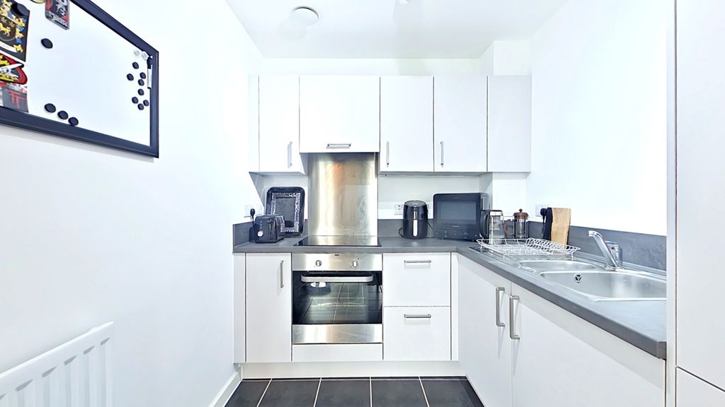 Property photo 2 of 9 Kitchen