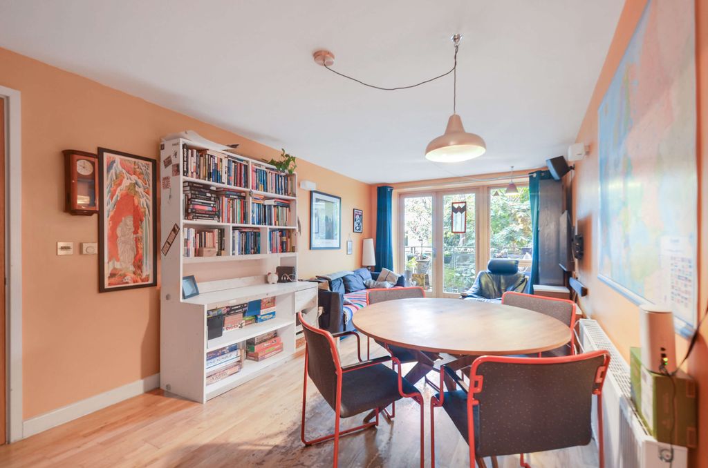 Property photo 1 of 19 Lounge (2).Jpg