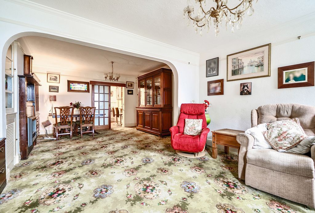 Property photo 3 of 18 Sitting Room
