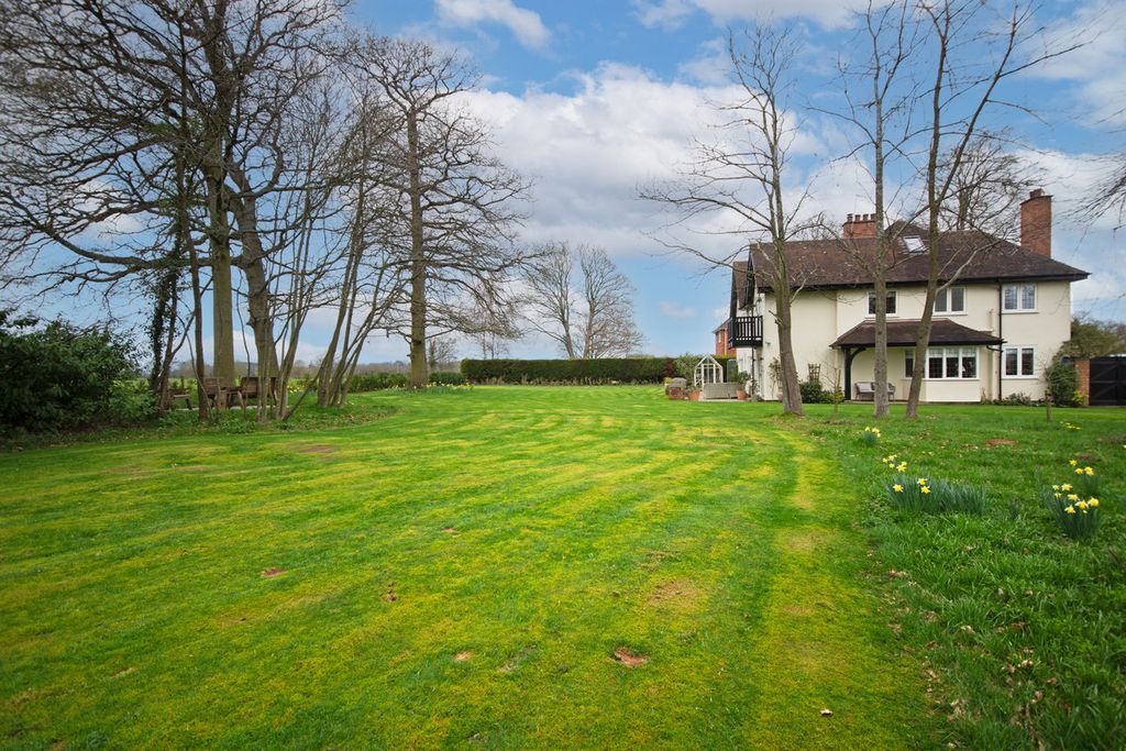 Property photo 2 of 27