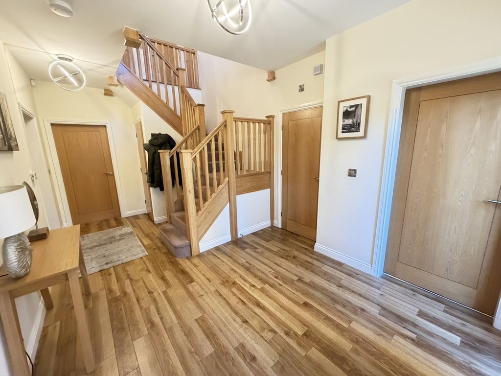 Property photo 3 of 31