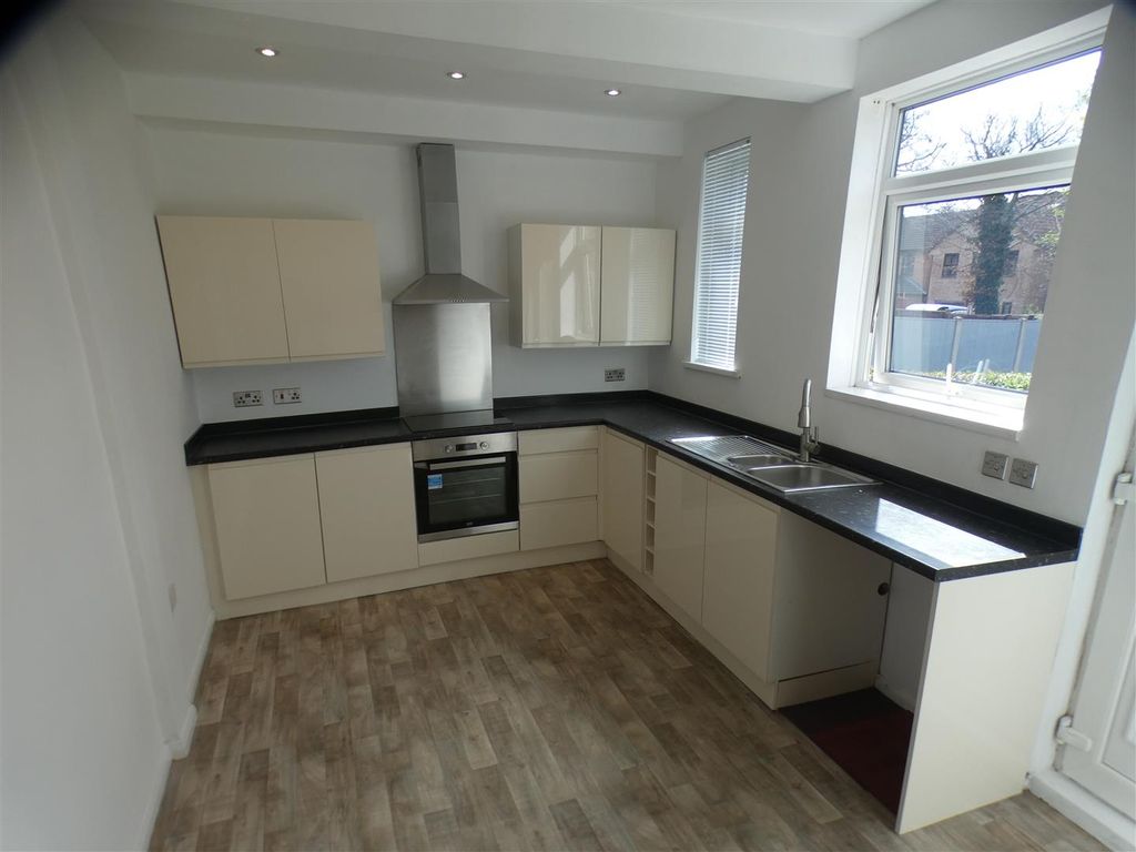 Property photo 3 of 6 47 Devonshire Drive-Kitchen.Jpg