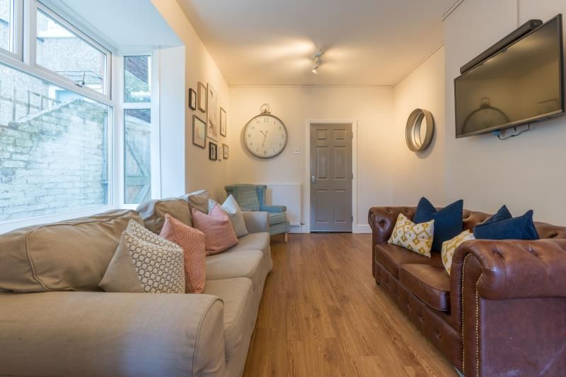 Property photo 1 of 8 Photo 0