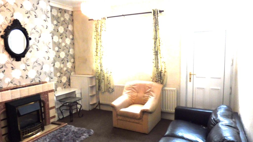 Property photo 3 of 14 Lounge