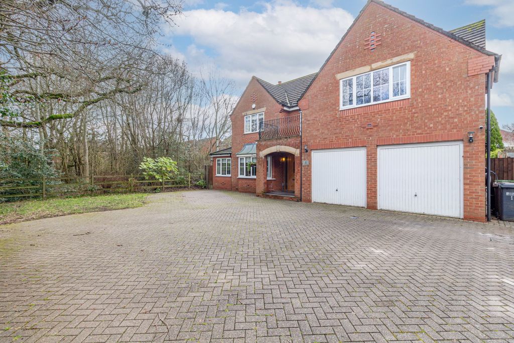 Property photo 1 of 34