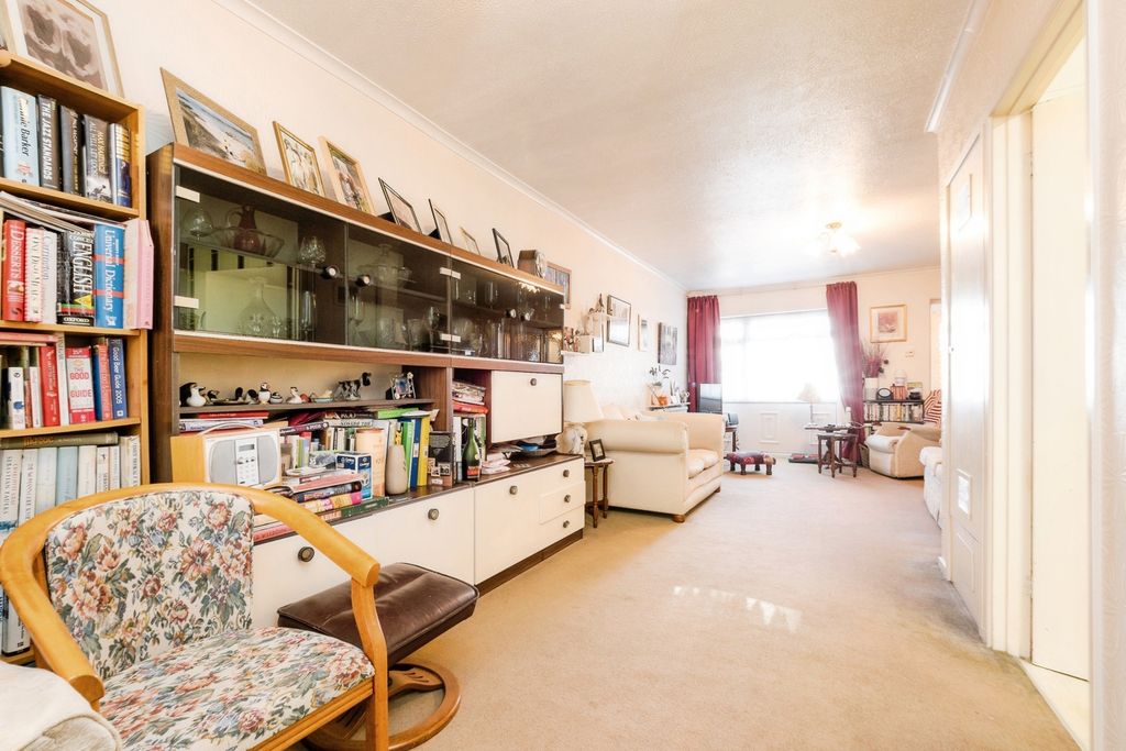 Property photo 3 of 17 Photo