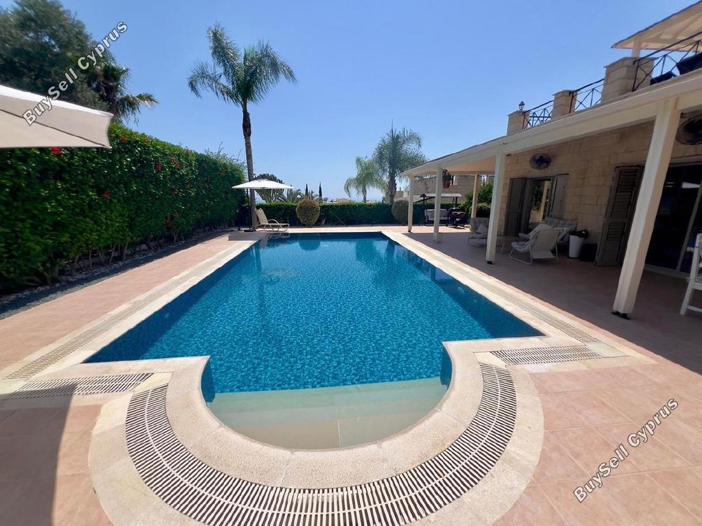 Property photo 2 of 21