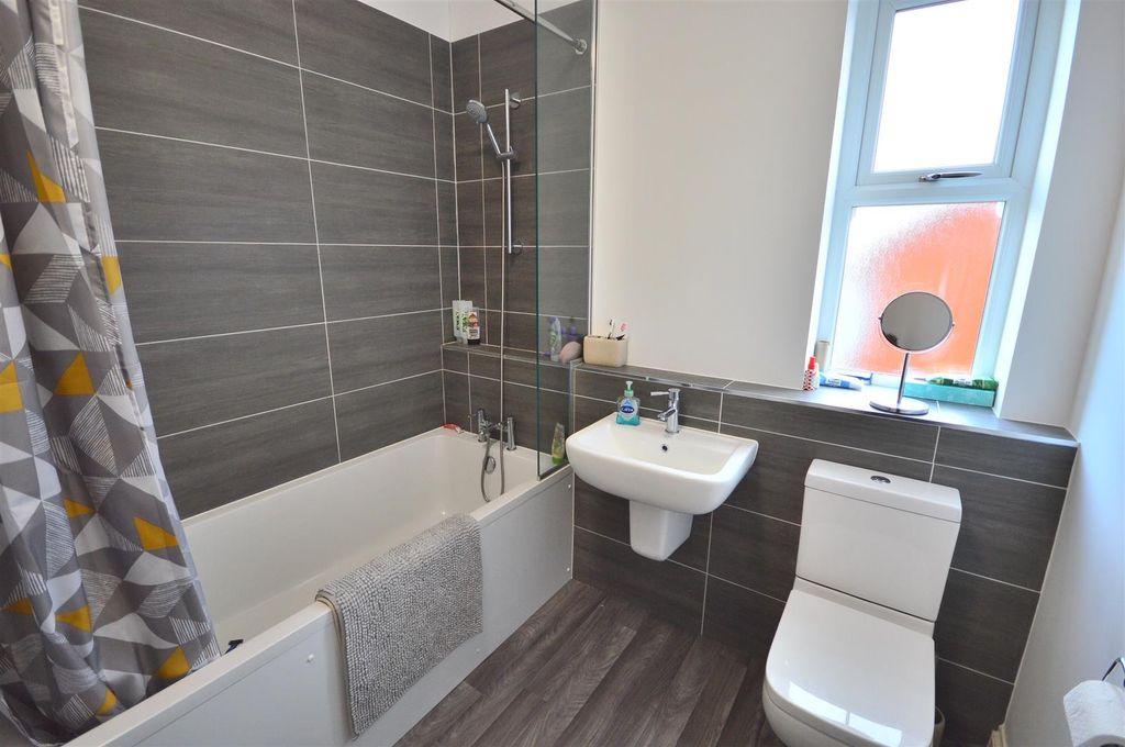 Property photo 3 of 4 Bathroom